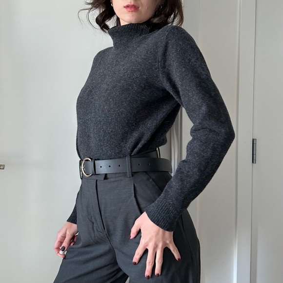 Uniqlo Grey Wool Turtleneck - Picture 4 of 7